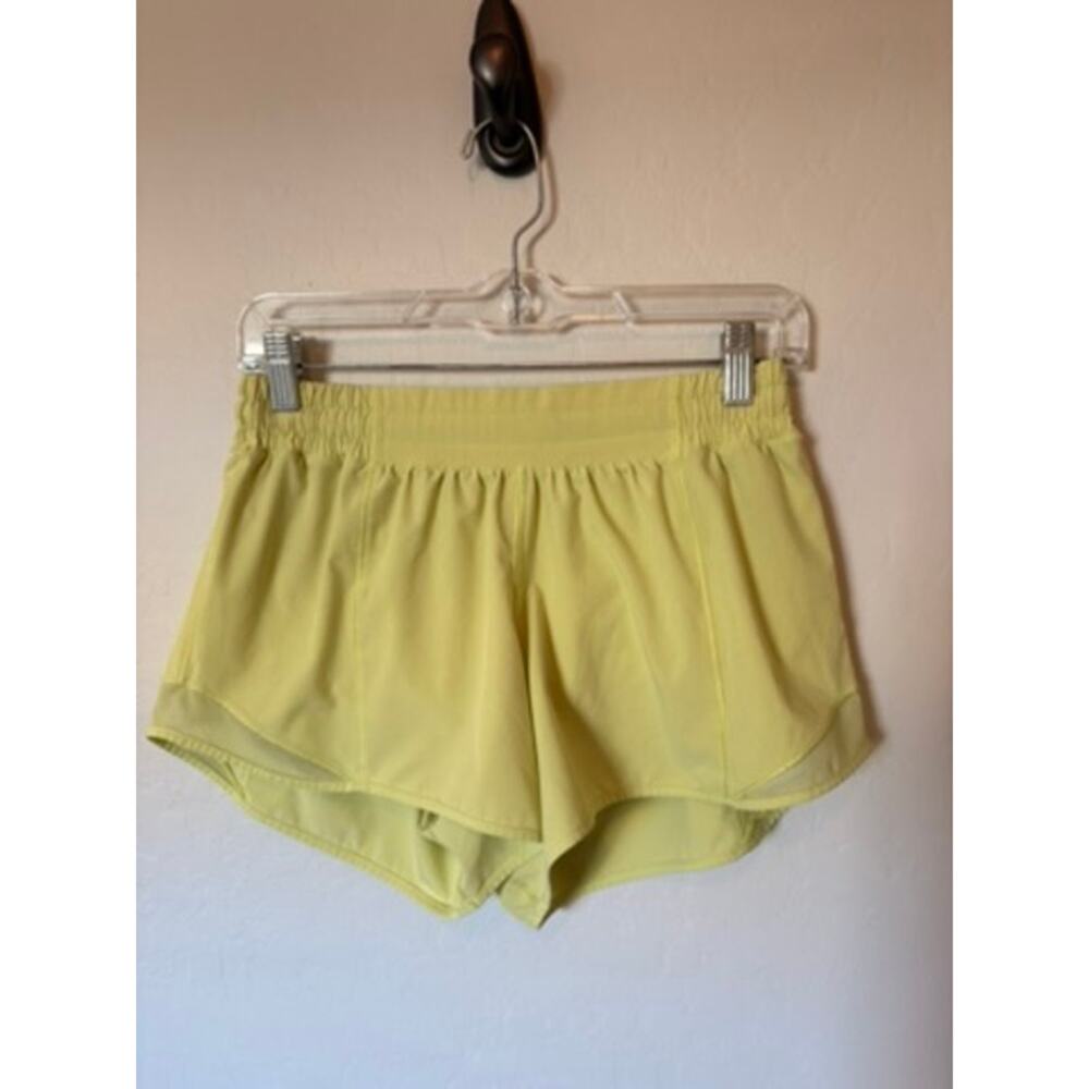 Lululemon Hotty Hot Short II Lined 4" Lemon Vibe Size 8 Athletic Running Active